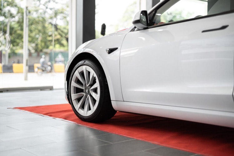 Tesla Service